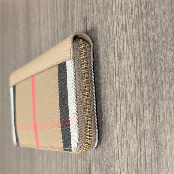 New Burberry Nova Check Beige Long Zip Wallet With Tags - Picture 5 of 7